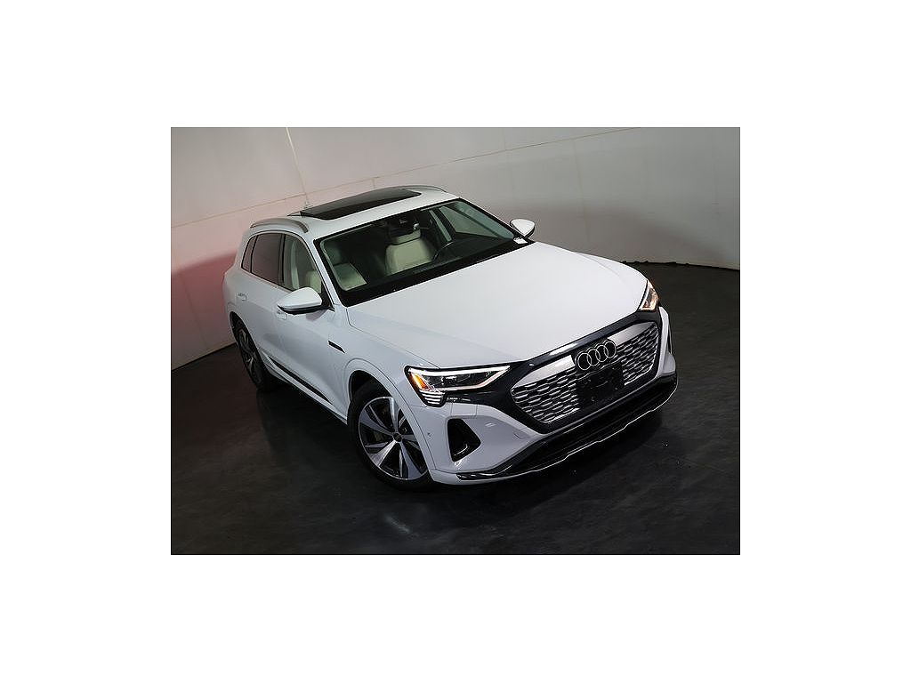 2024 Audi Q8 e-tron Premium Plus