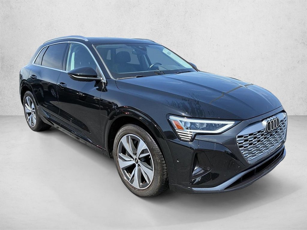 2024 Audi Q8 e-tron Premium Plus