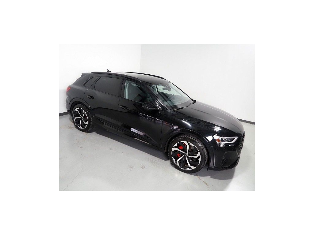 2024 Audi Q8 e-tron Premium Plus