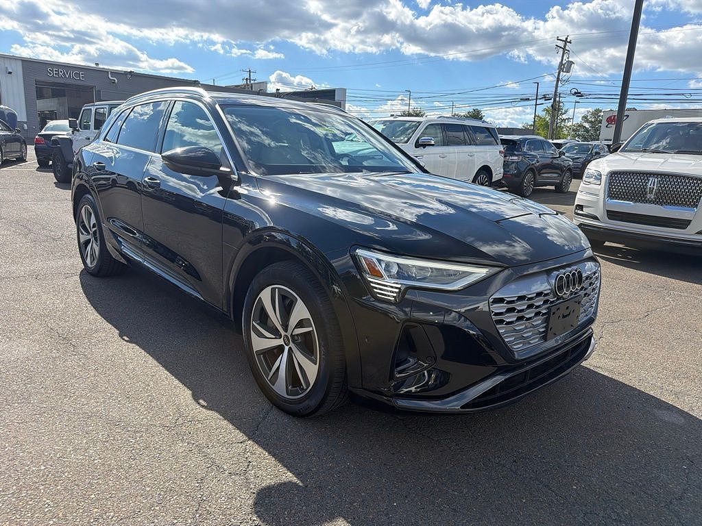 2024 Audi Q8 e-tron Premium Plus Quattro AWD w/ Panoramic Roof