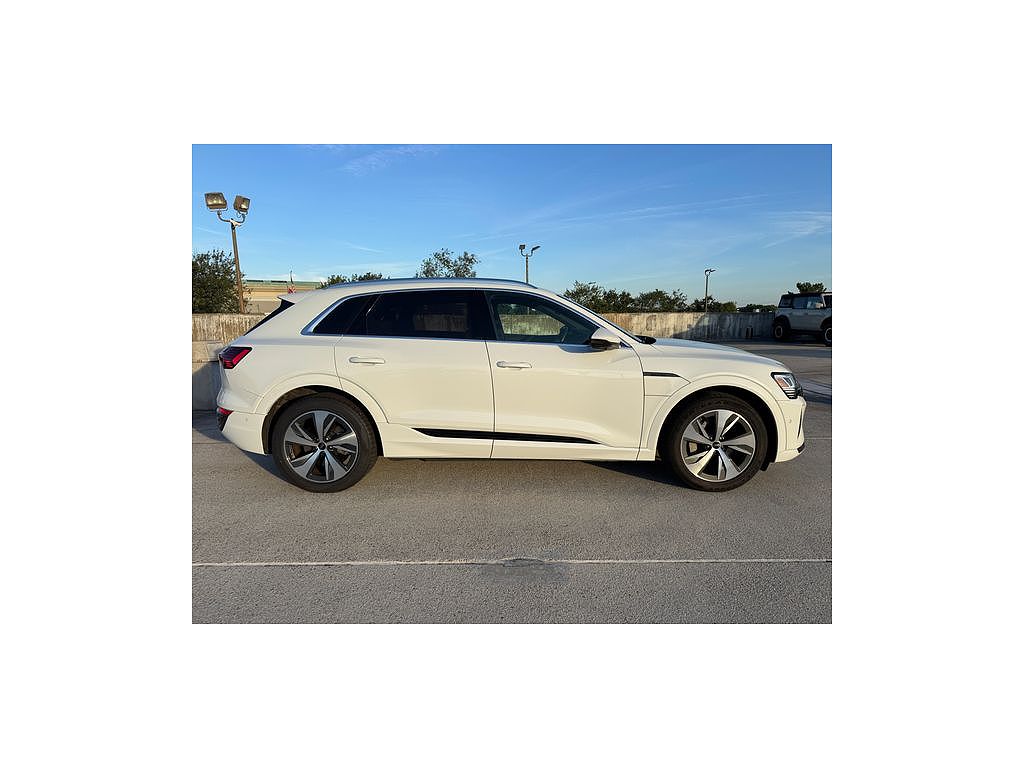 2024 Audi Q8 e-tron Premium Plus