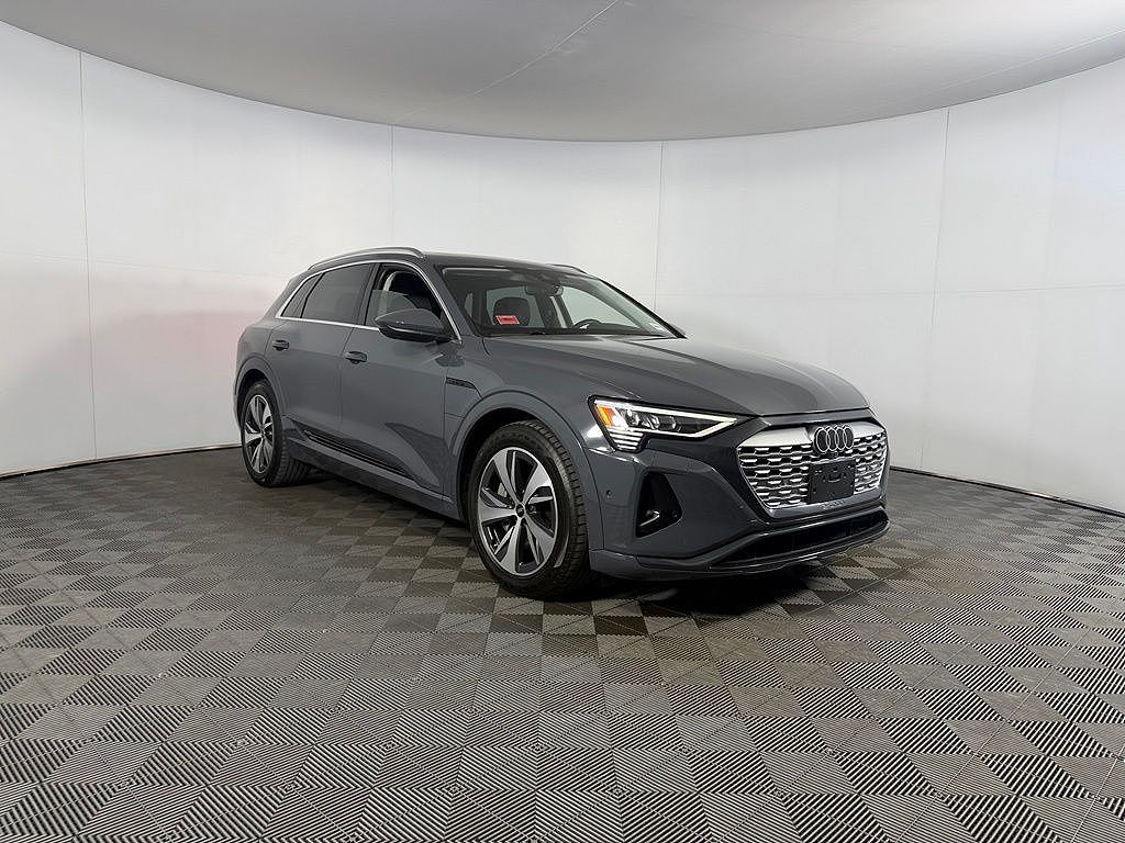 2024 Audi Q8 e-tron Premium Plus