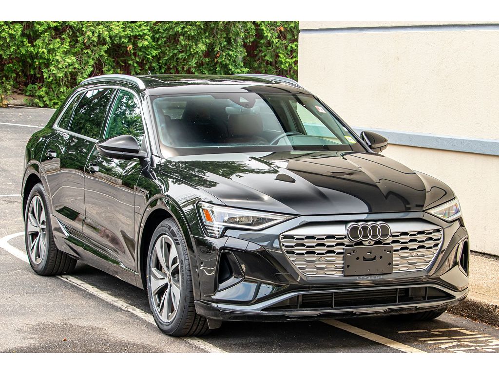 2024 Audi Q8 e-tron Premium Plus