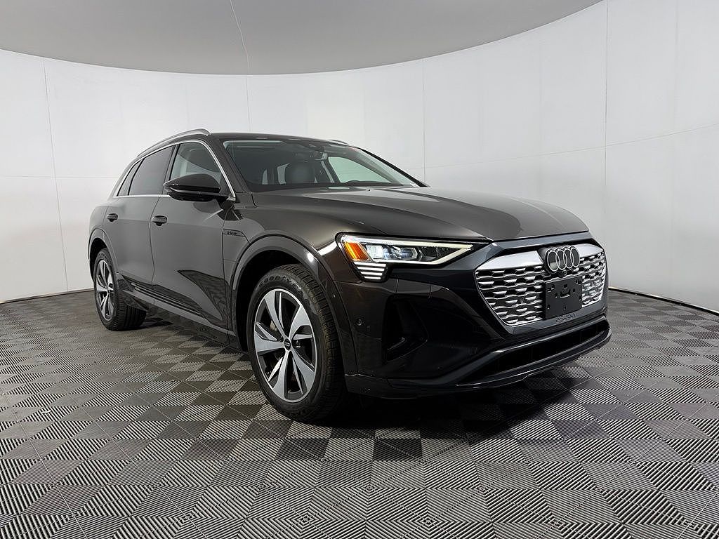 2024 Audi Q8 e-tron Premium Plus