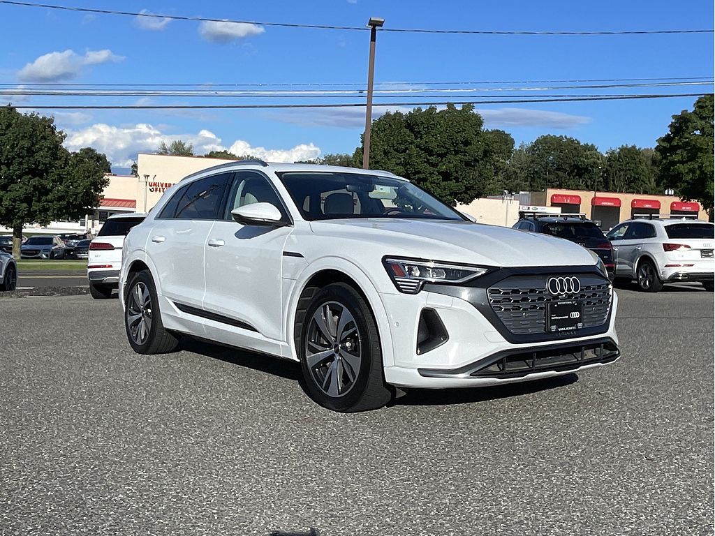 2024 Audi Q8 e-tron Premium Plus