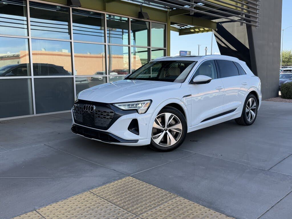 2024 Audi Q8 e-tron Premium Plus