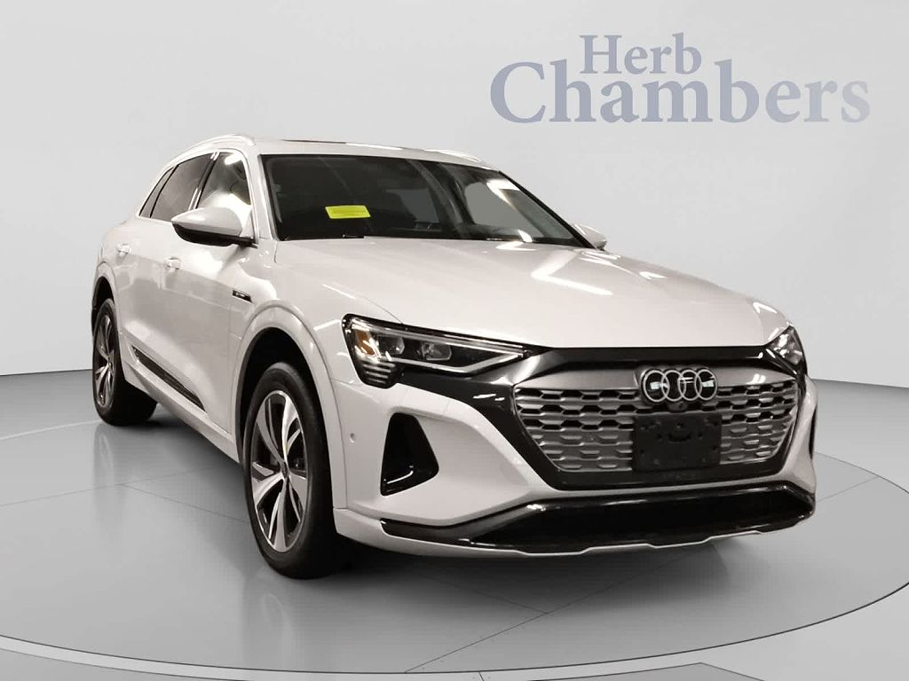 2024 Audi Q8 e-tron Premium Plus