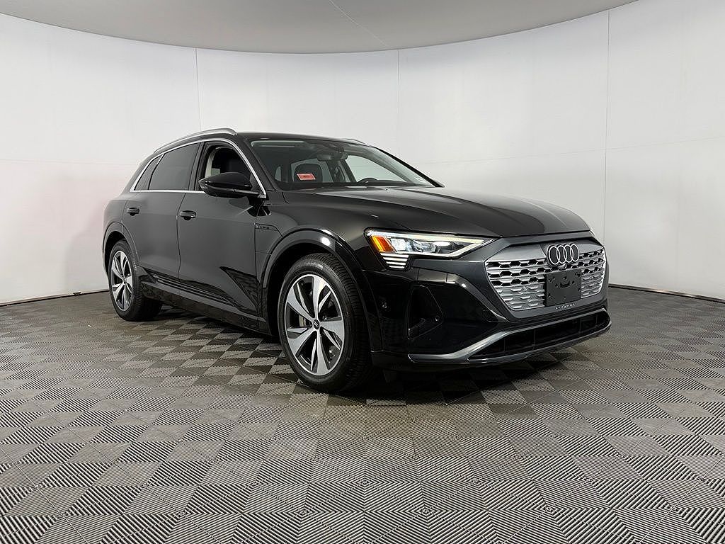 2024 Audi Q8 e-tron Premium Plus