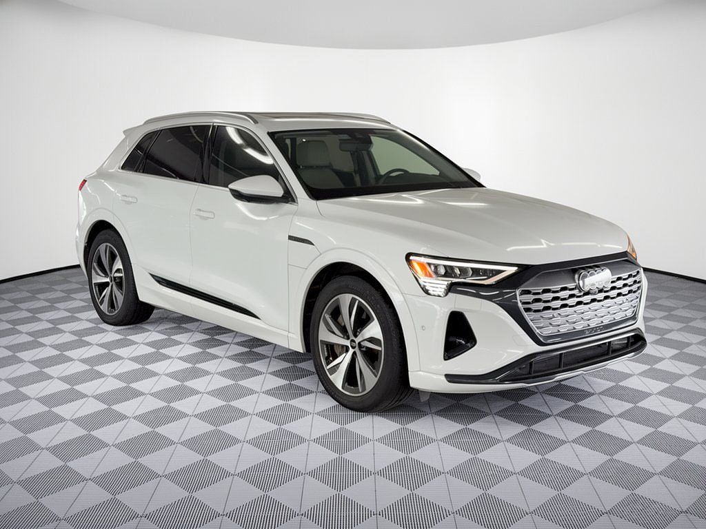 2024 Audi Q8 e-tron Premium Plus