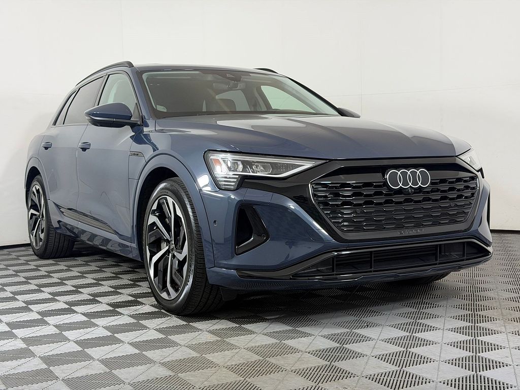 2024 Audi Q8 e-tron Premium Plus