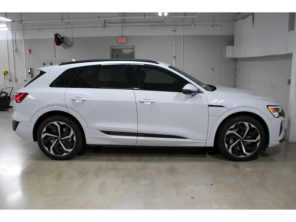 2024 Audi Q8 e-tron Premium Plus