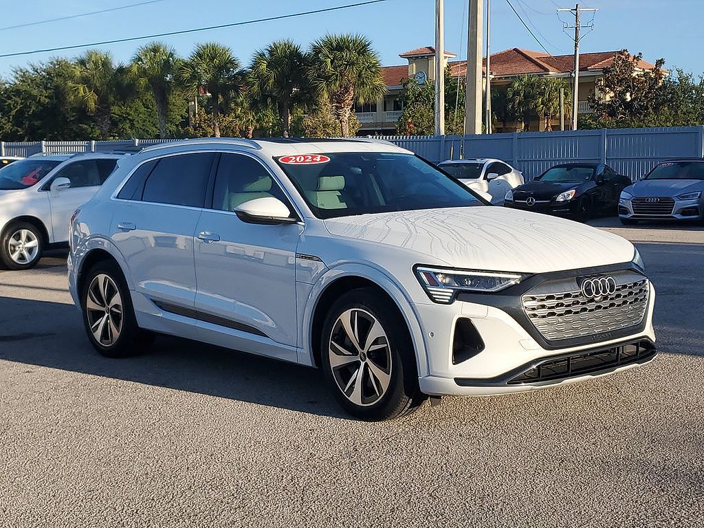 2024 Audi Q8 e-tron Prestige