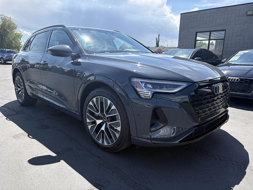 2024 Audi Q8 e-tron Prestige