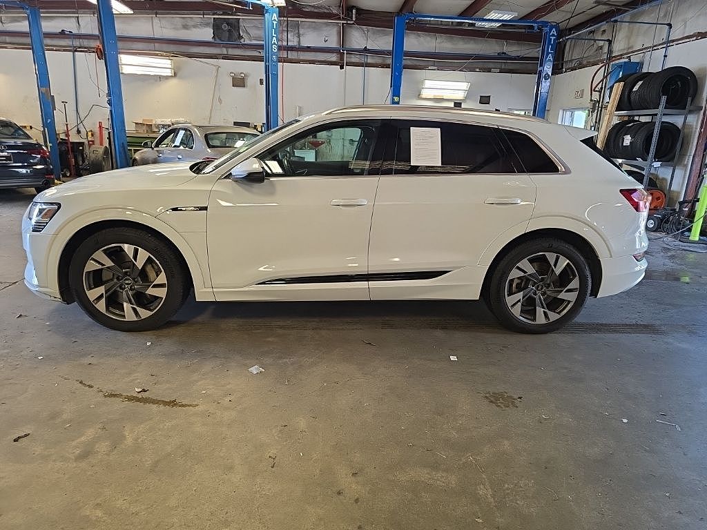 2022 Audi e-tron Premium