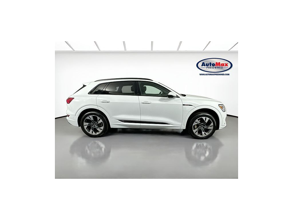 2022 Audi e-tron Premium