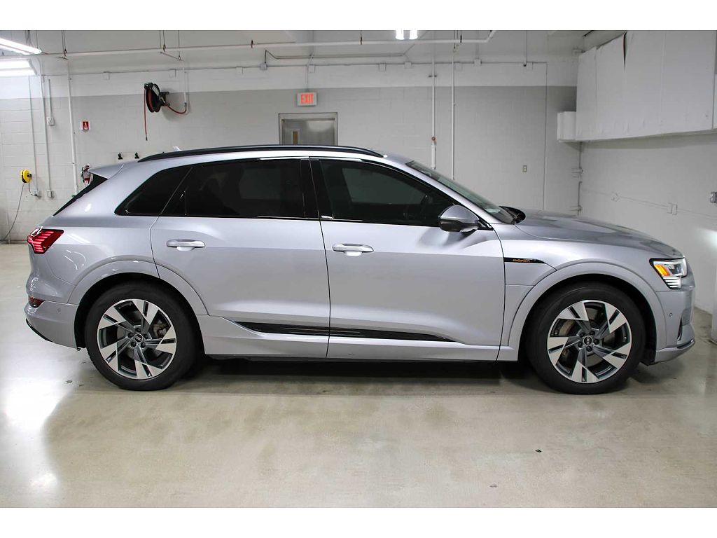 2022 Audi e-tron Premium