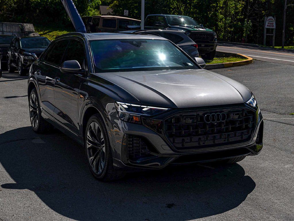 2025 Audi Q8 55 Premium