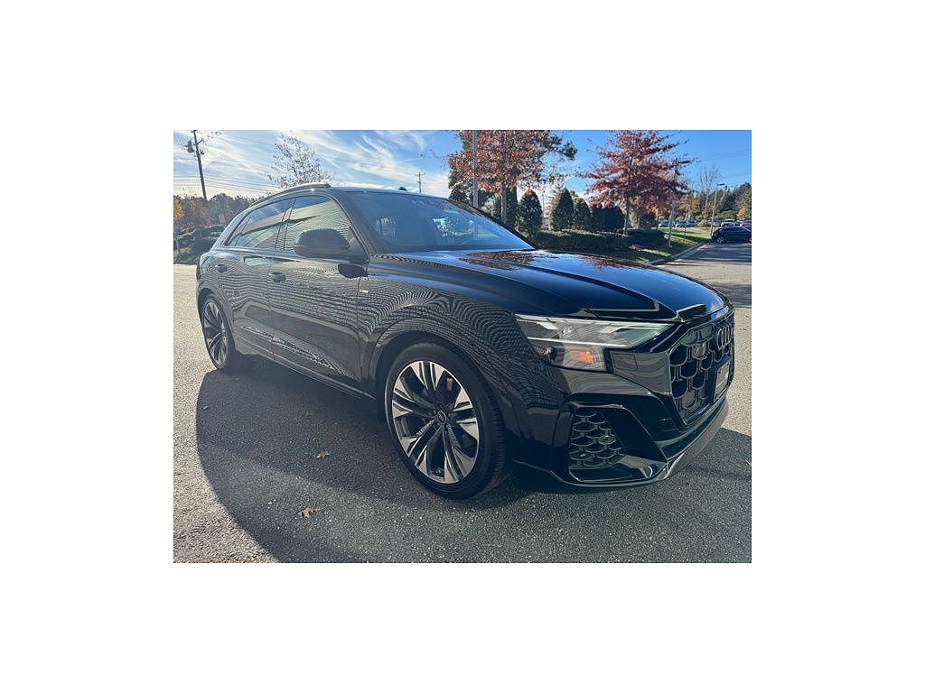 2025 Audi Q8 Premium Plus