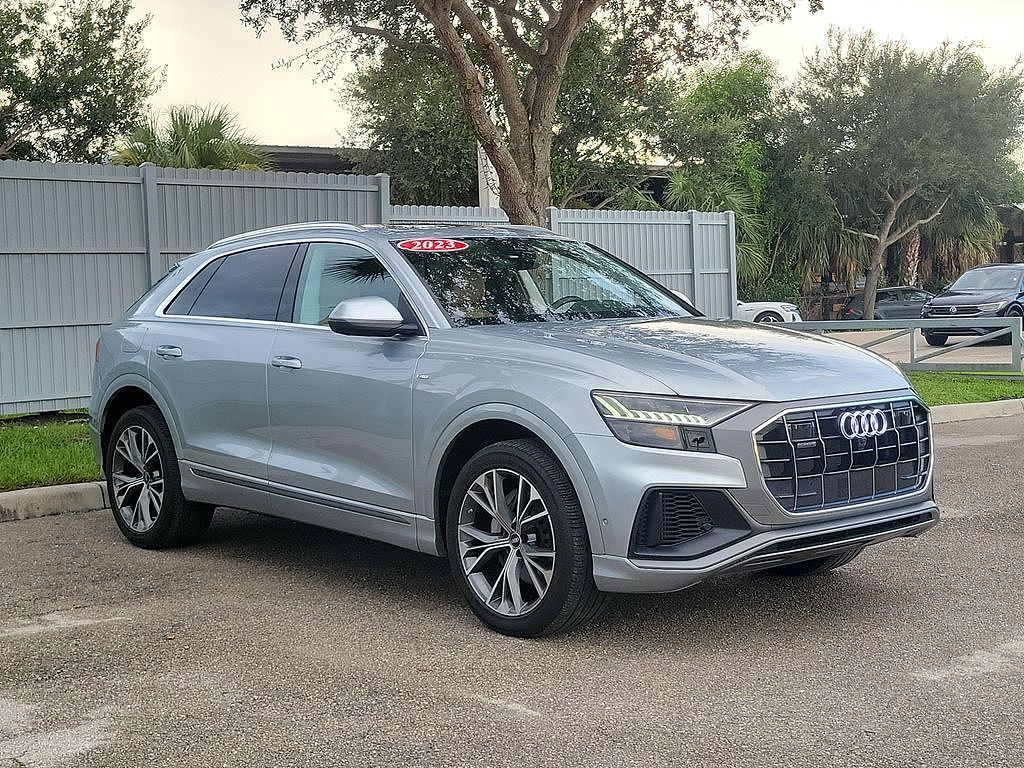 2023 Audi Q8 Premium Plus