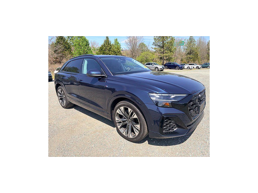 2025 Audi Q8 Premium Plus