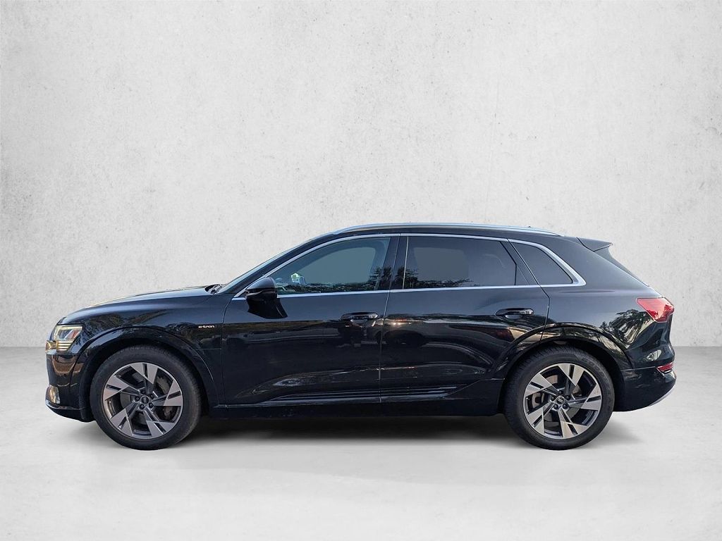 2022 Audi e-tron Premium Plus