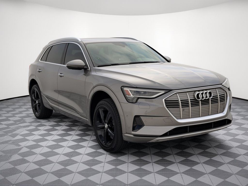 2019 Audi e-tron Premium Plus