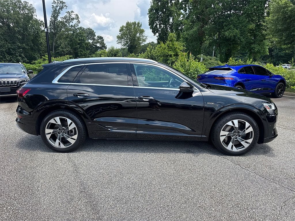 2022 Audi e-tron Premium Plus