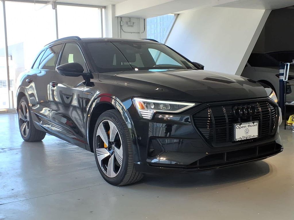 2023 Audi e-tron Premium Plus