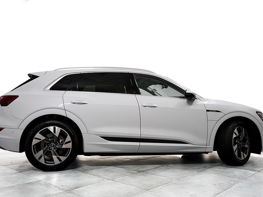 2023 Audi e-tron Premium Plus