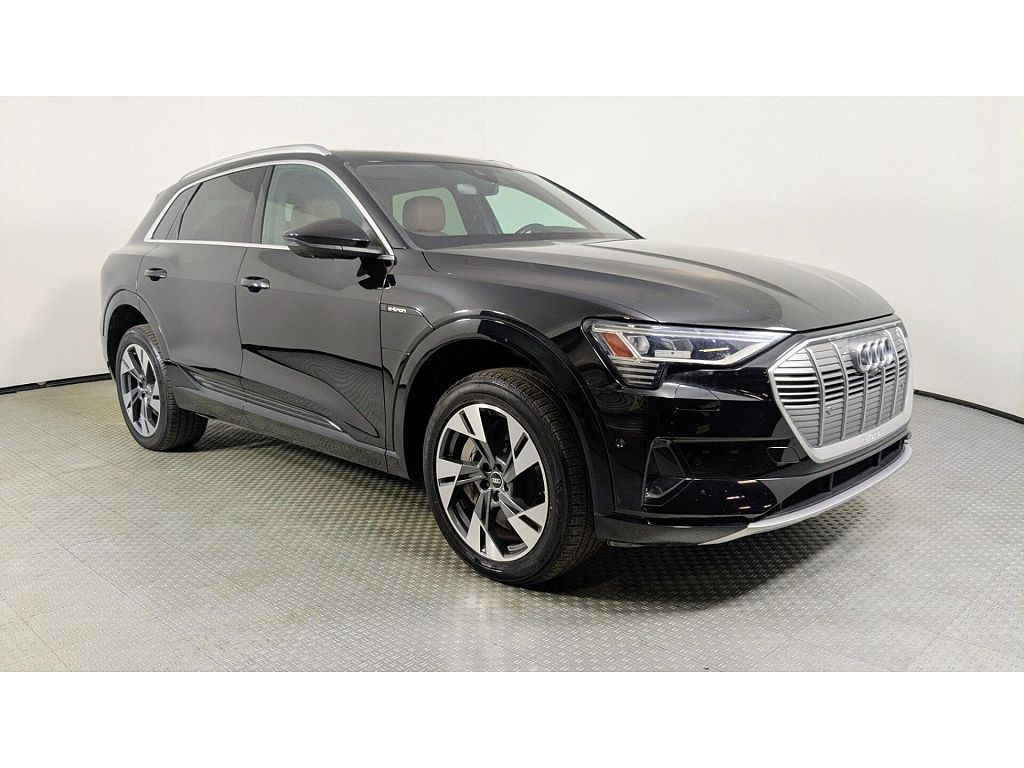 2022 Audi e-tron Premium Plus