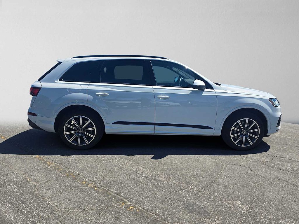 2023 Audi Q7 Premium Plus