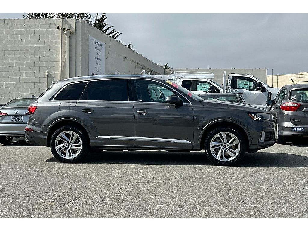 2023 Audi Q7 Premium Plus