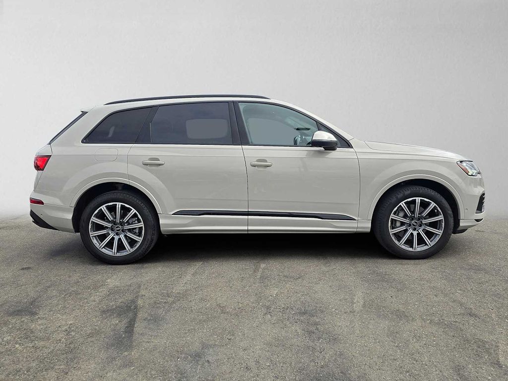 2023 Audi Q7 Premium Plus