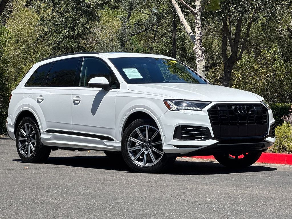 2023 Audi Q7 Premium Plus