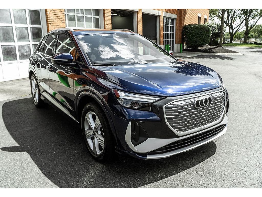 2024 Audi Q4 e-tron Premium Plus