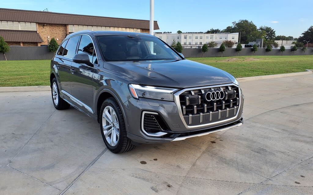 2025 Audi Q7 Premium Plus