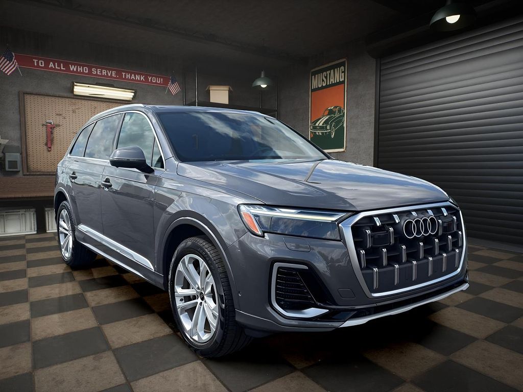 2025 Audi Q7 Premium Plus