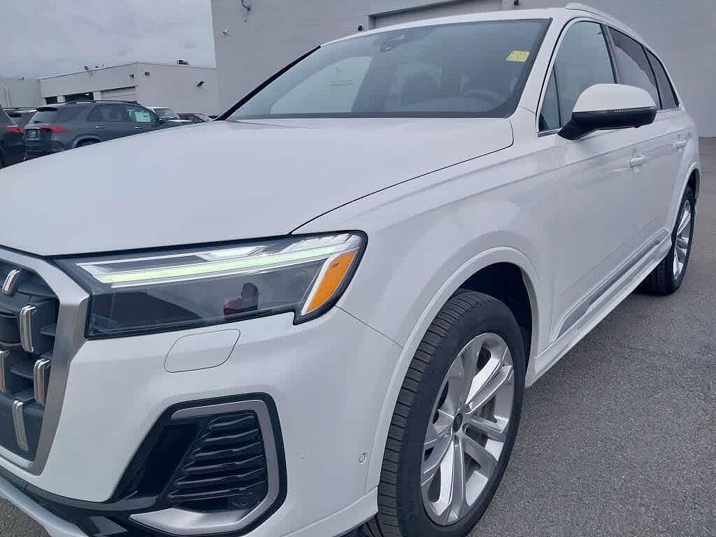 2025 Audi Q7 Premium Plus