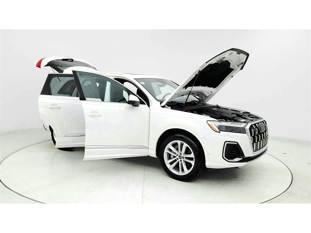2025 Audi Q7 Premium Plus