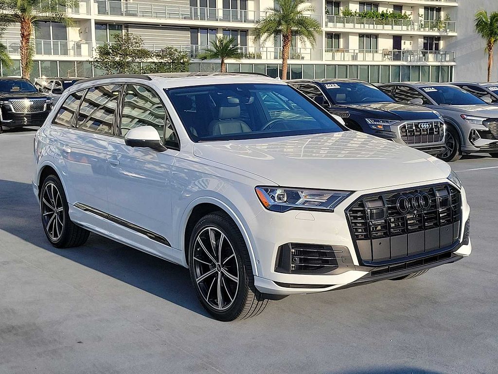 2023 Audi Q7 Premium Plus
