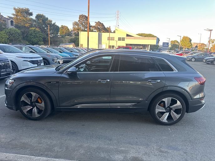 2019 Audi e-tron Prestige quattro