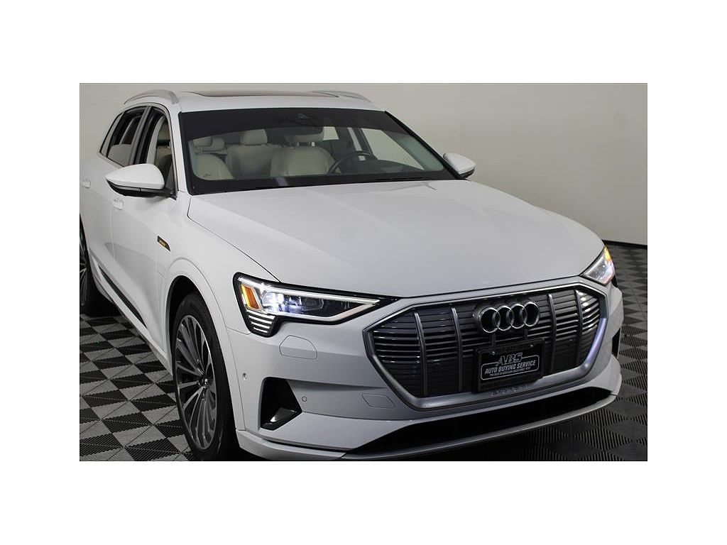 2019 Audi e-tron Prestige quattro