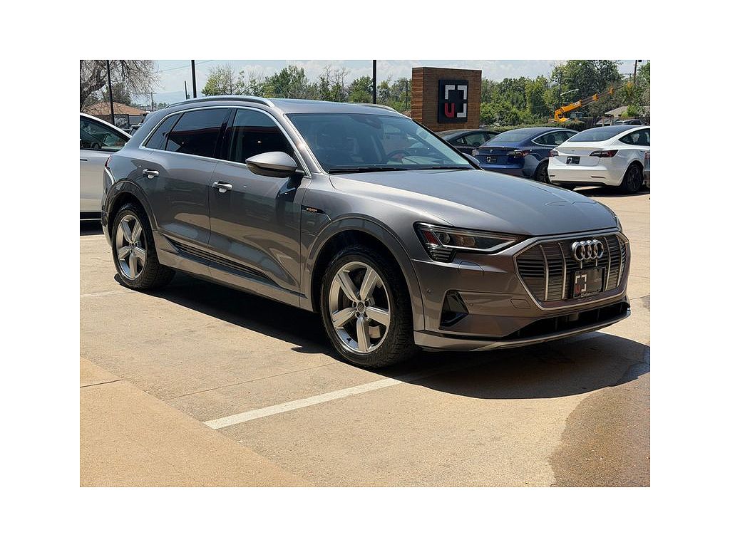 2019 Audi e-tron Prestige quattro
