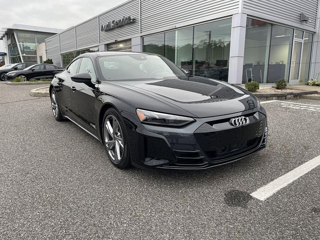 2024 Audi e-tron GT Premium Plus