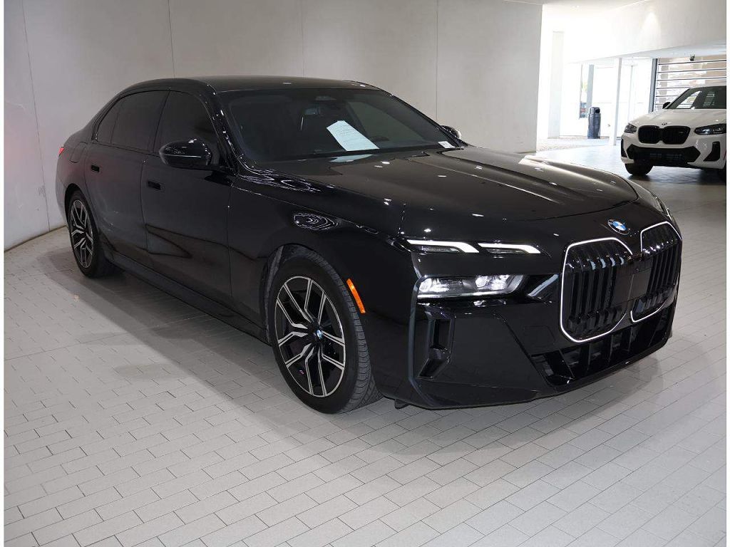 2025 BMW 7 Series 740i