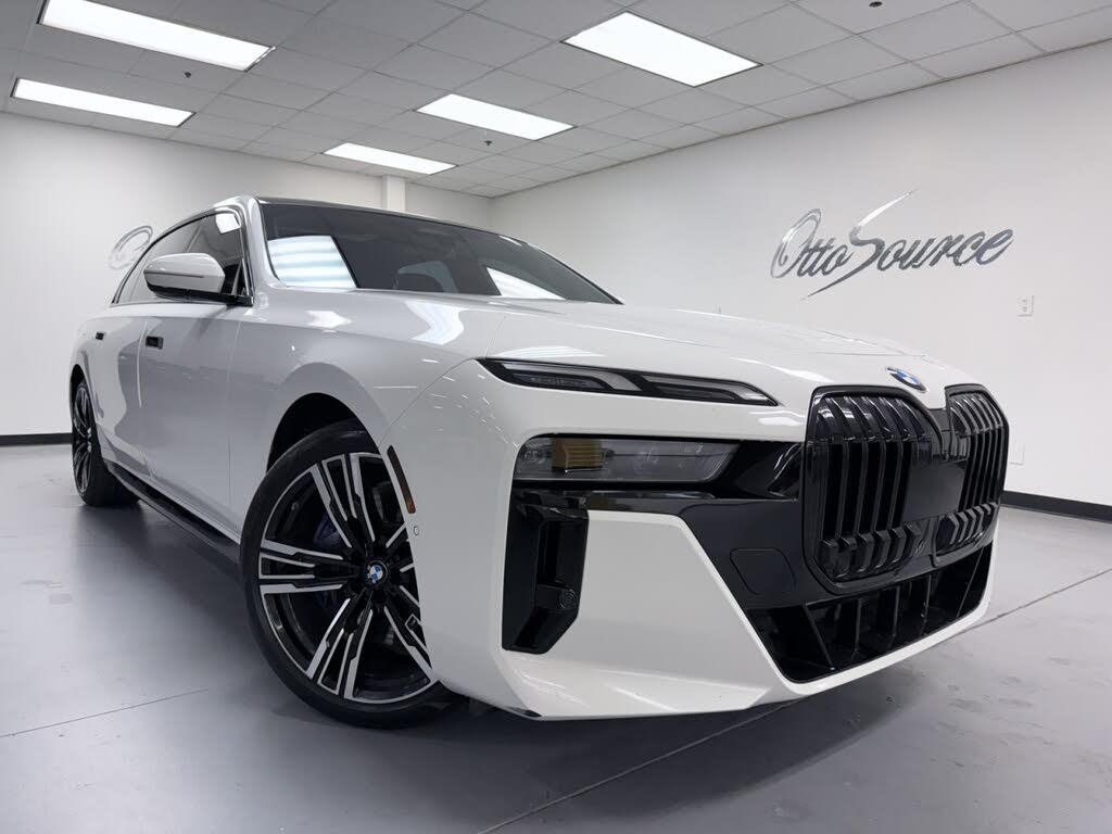 2023 BMW 7 Series 740i