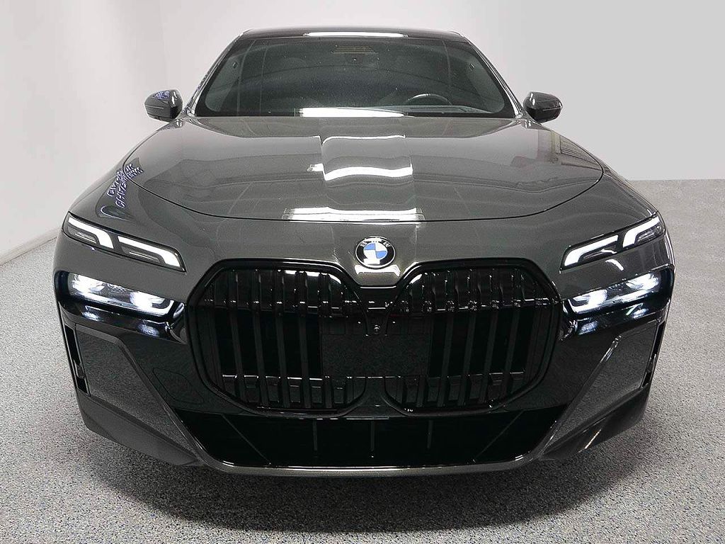 2023 BMW 7 Series 740i