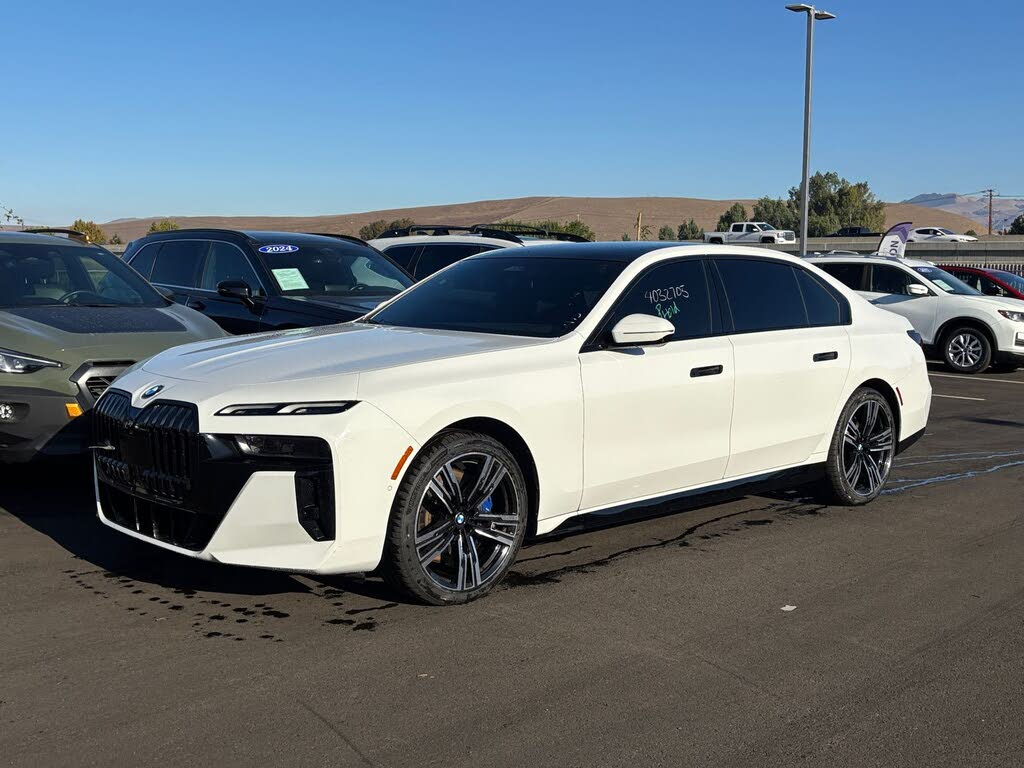 2023 BMW 7 Series 740i