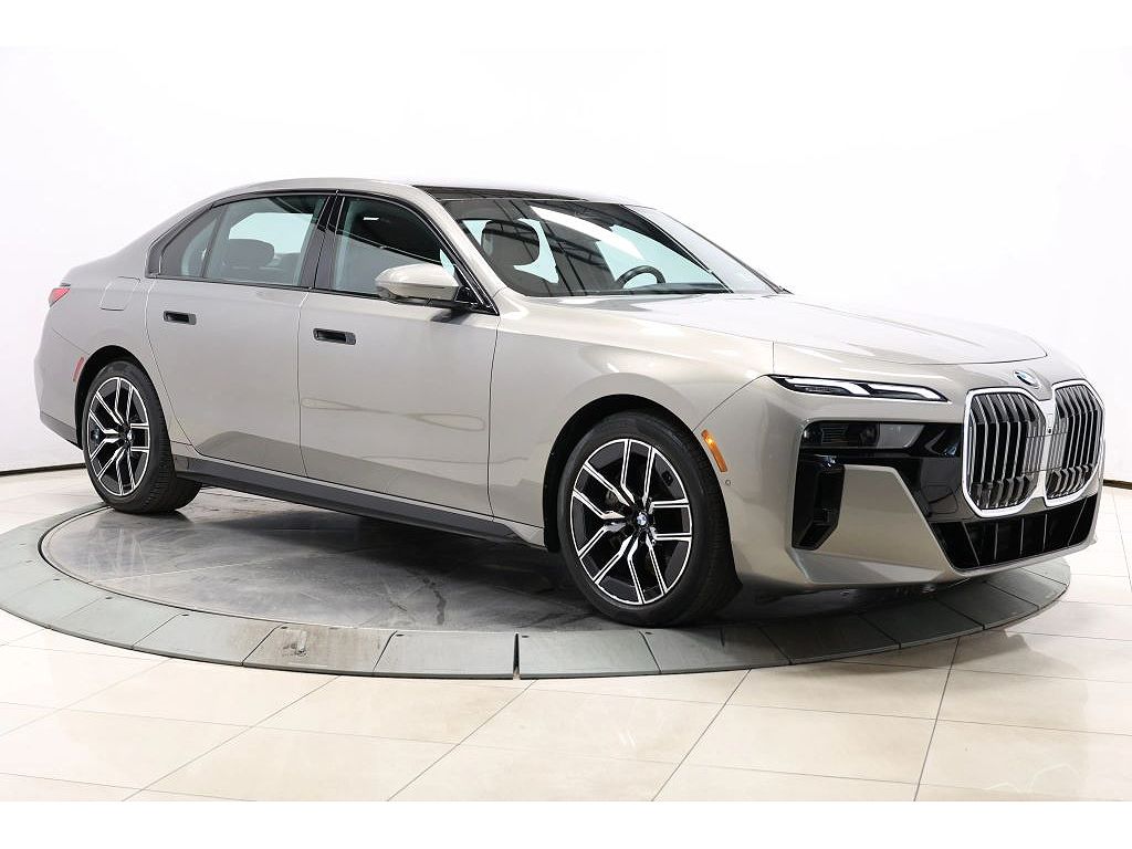 2023 BMW 7 Series 740i