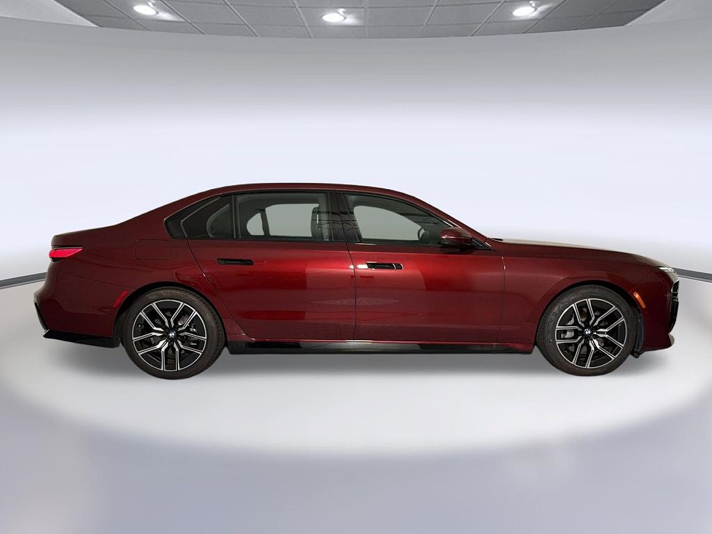 2025 BMW 7 Series 740i